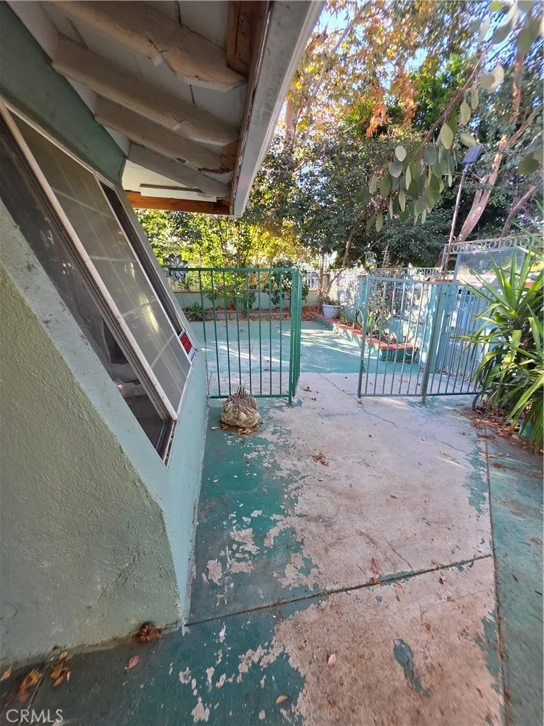 5925 Whitnall Highway Los Angeles, CA 91601