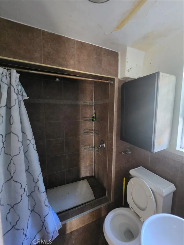5925 Whitnall Highway Los Angeles, CA 91601