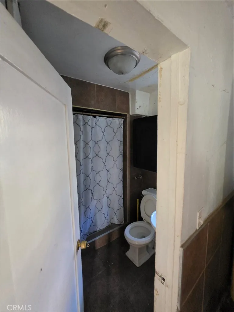 5925 Whitnall Highway Los Angeles, CA 91601