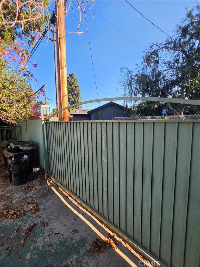 5925 Whitnall Highway Los Angeles, CA 91601