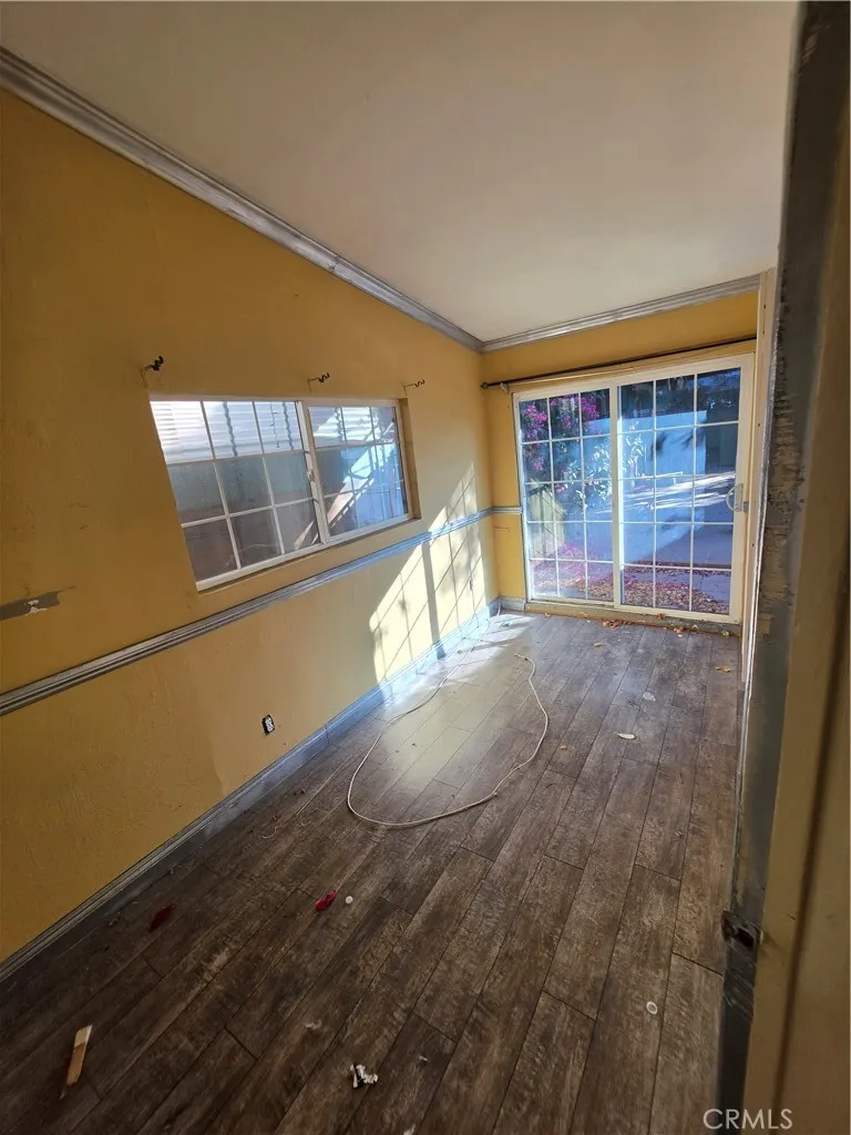 5925 Whitnall Highway Los Angeles, CA 91601