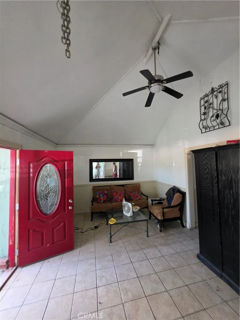 5925 Whitnall Highway Los Angeles, CA 91601