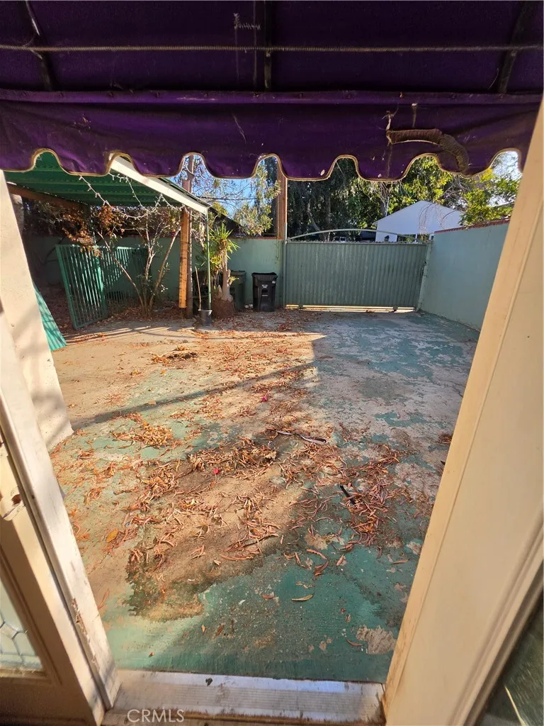 5925 Whitnall Highway Los Angeles, CA 91601