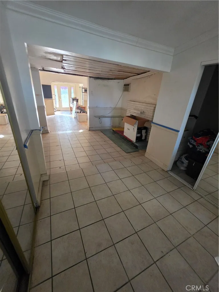5925 Whitnall Highway Los Angeles, CA 91601