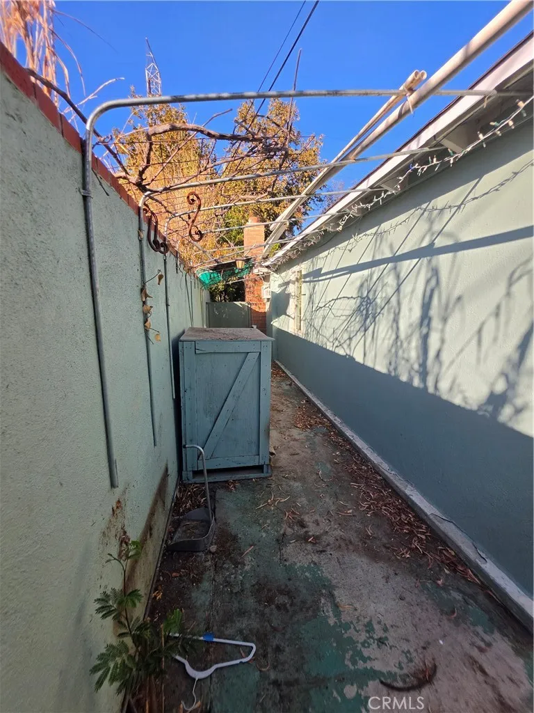 5925 Whitnall Highway Los Angeles, CA 91601