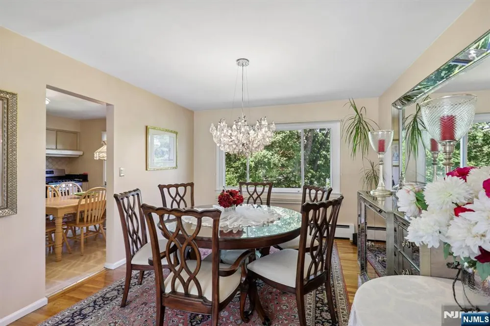 347 Alan Drive Paramus, NJ 07652