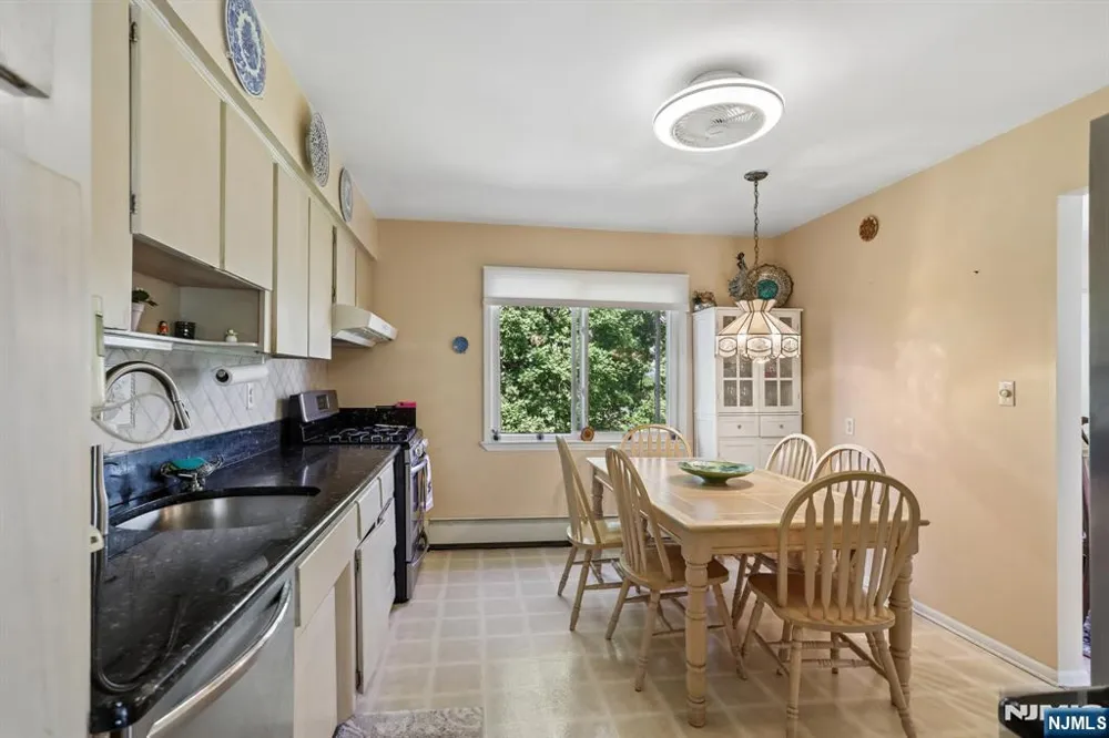 347 Alan Drive Paramus, NJ 07652