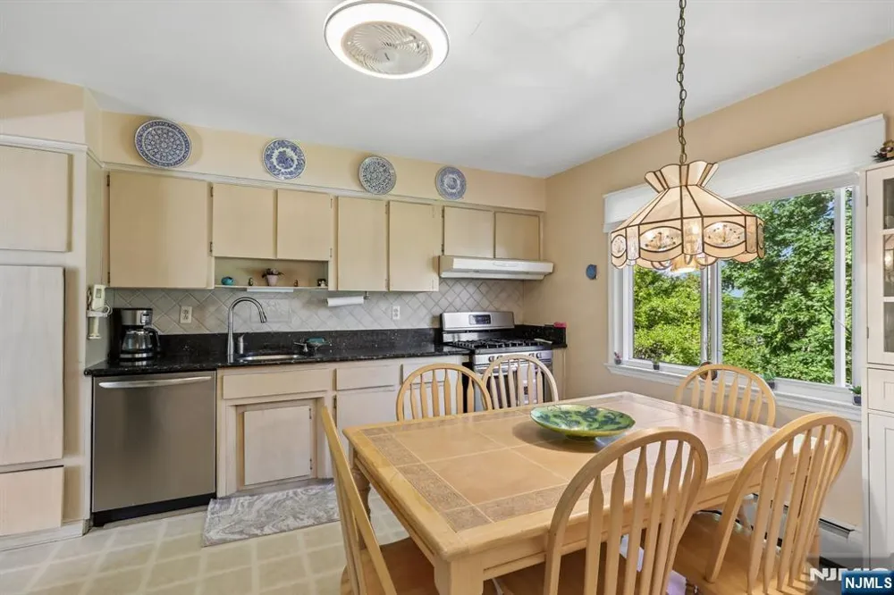 347 Alan Drive Paramus, NJ 07652