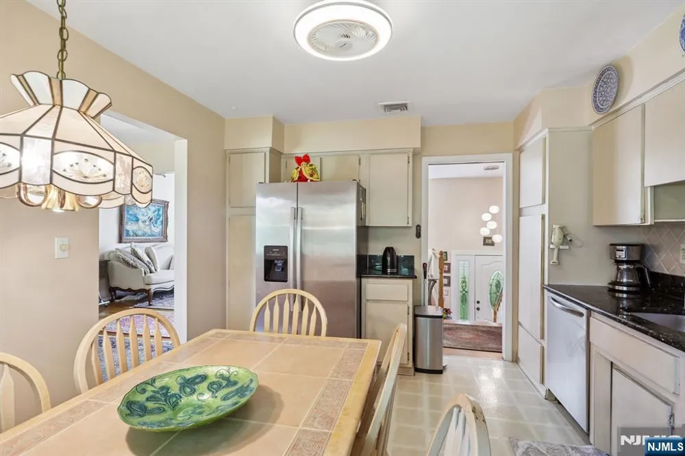 347 Alan Drive Paramus, NJ 07652