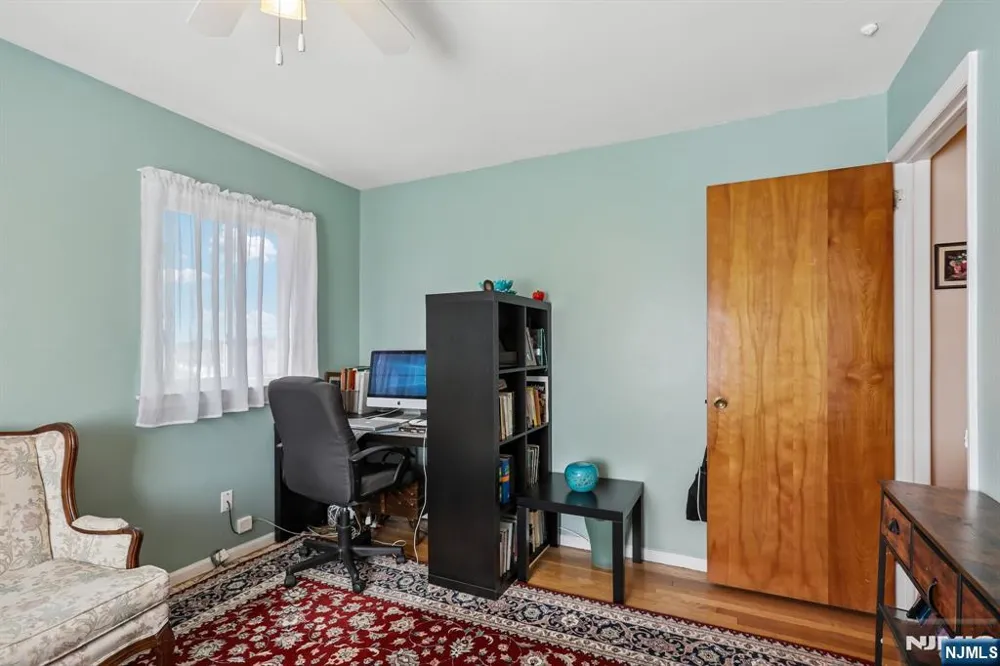 347 Alan Drive Paramus, NJ 07652