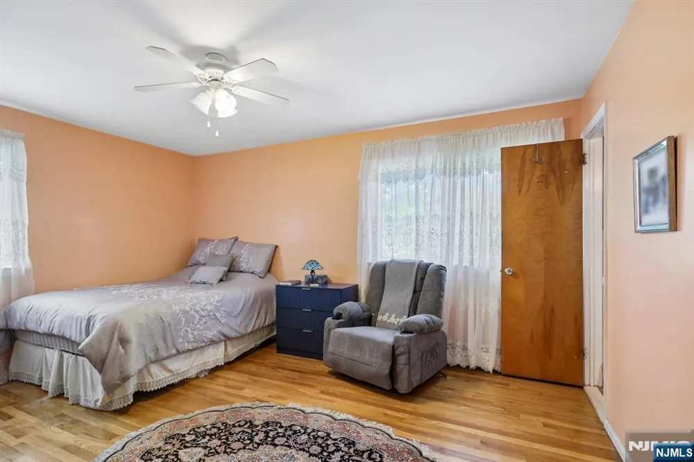 347 Alan Drive Paramus, NJ 07652