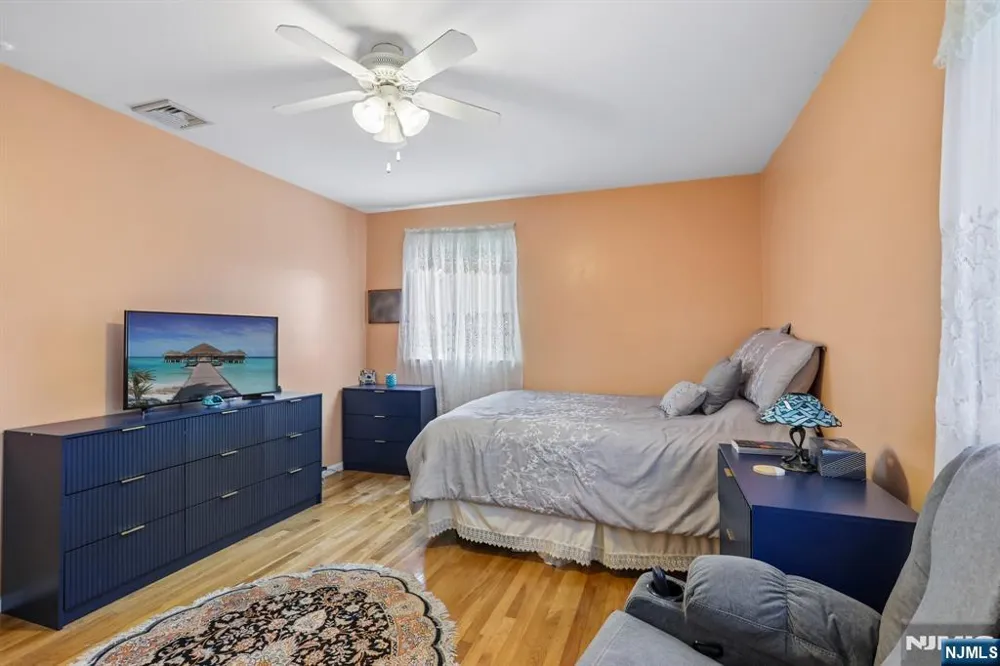 347 Alan Drive Paramus, NJ 07652