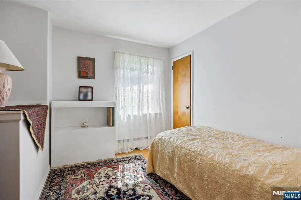 347 Alan Drive Paramus, NJ 07652