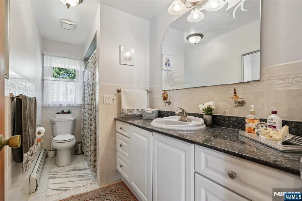 347 Alan Drive Paramus, NJ 07652