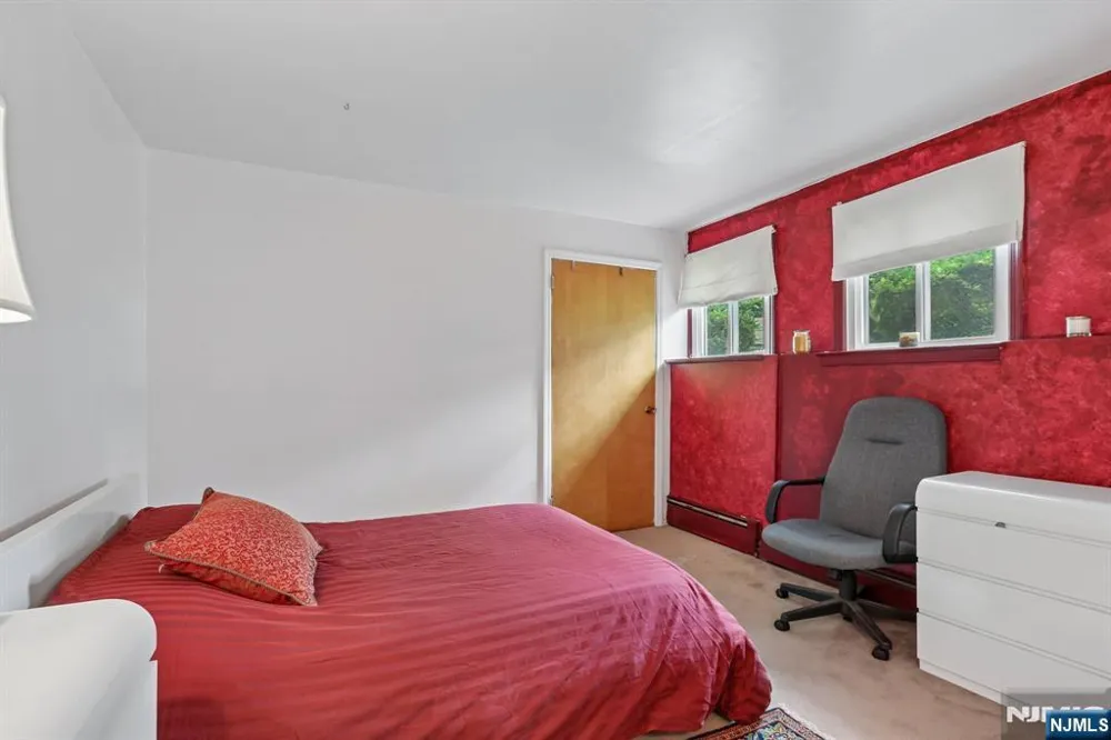 347 Alan Drive Paramus, NJ 07652
