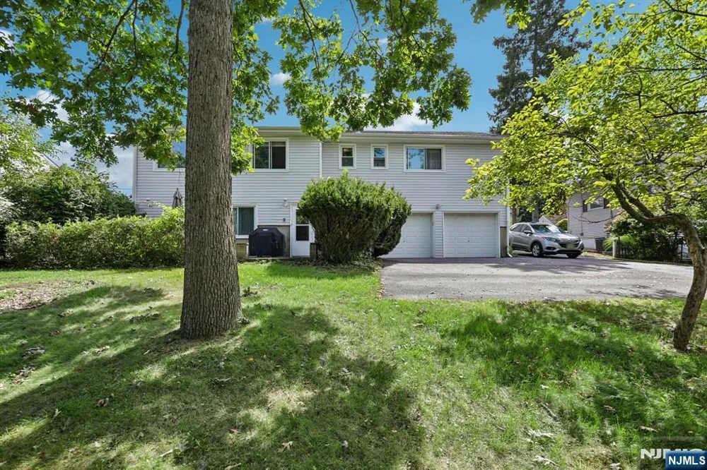 347 Alan Drive Paramus, NJ 07652