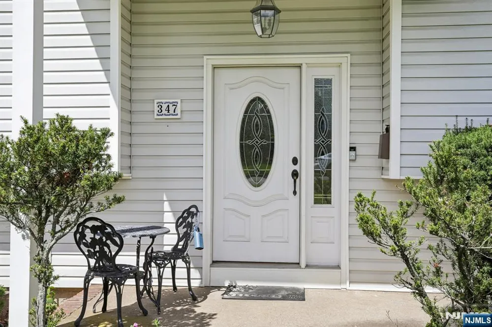 347 Alan Drive Paramus, NJ 07652