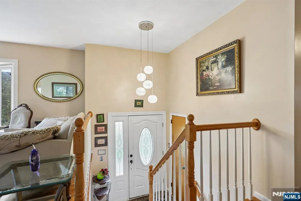 347 Alan Drive Paramus, NJ 07652