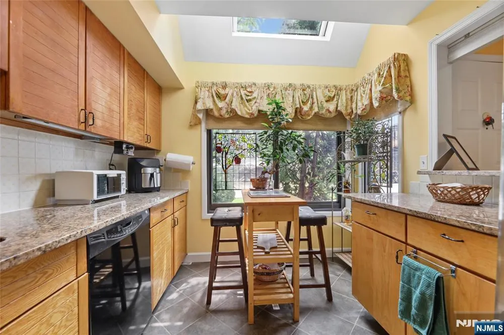 1447 John Street Fort Lee, NJ 07024