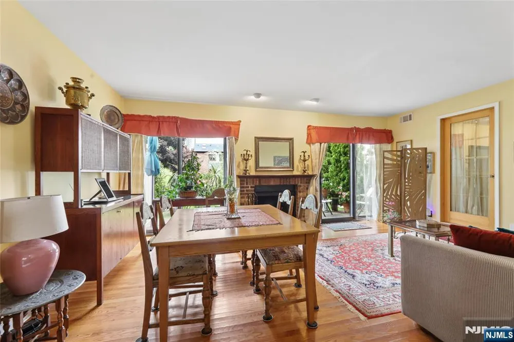 1447 John Street Fort Lee, NJ 07024