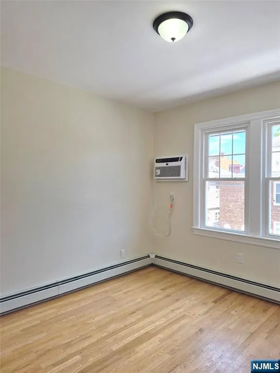 359 12th Street Newark, NJ 07107