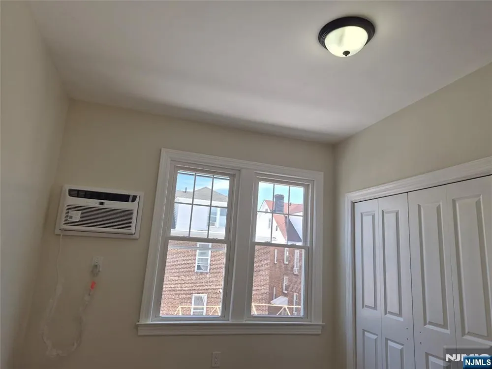 359 12th Street Newark, NJ 07107