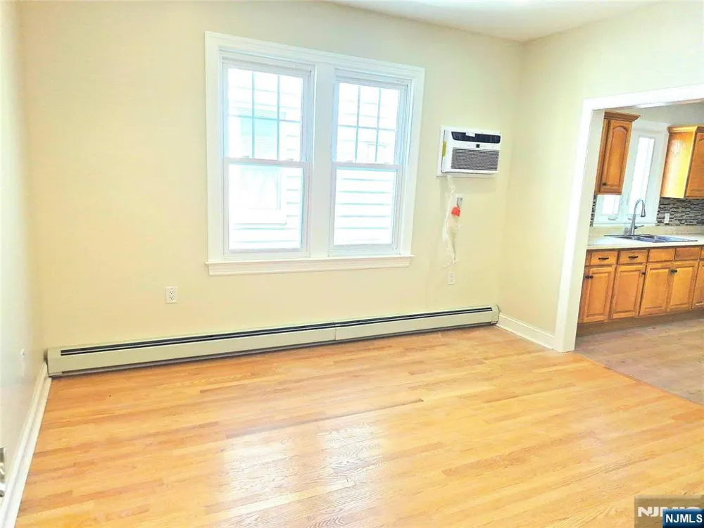 359 12th Street Newark, NJ 07107