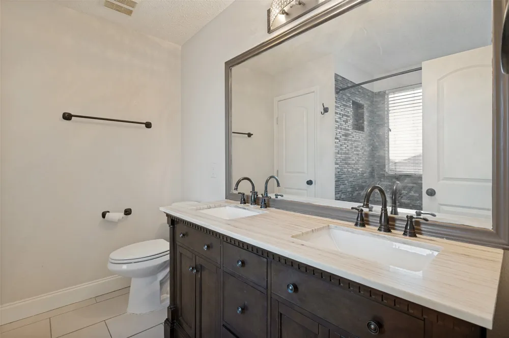 1421 Logan Drive Lancaster, TX 75146