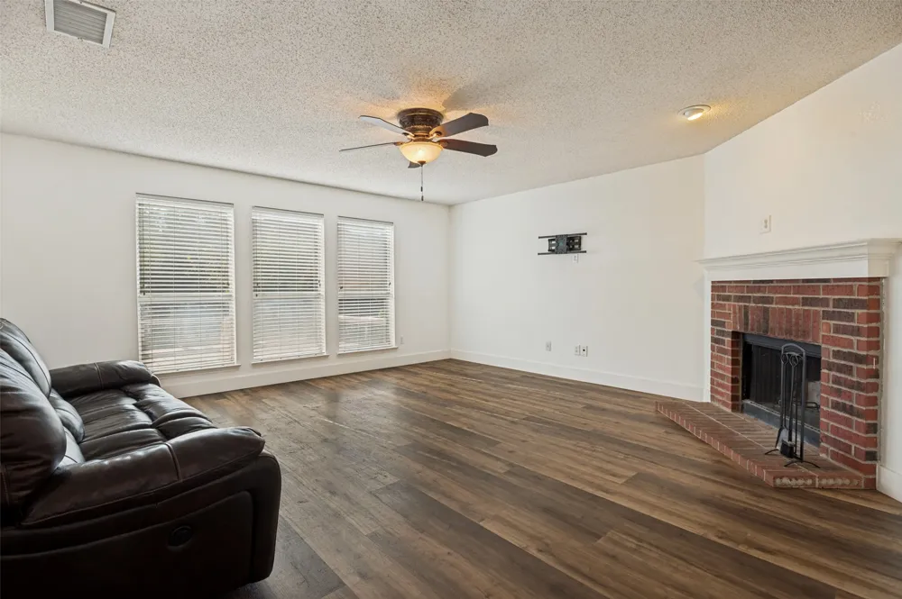 1421 Logan Drive Lancaster, TX 75146