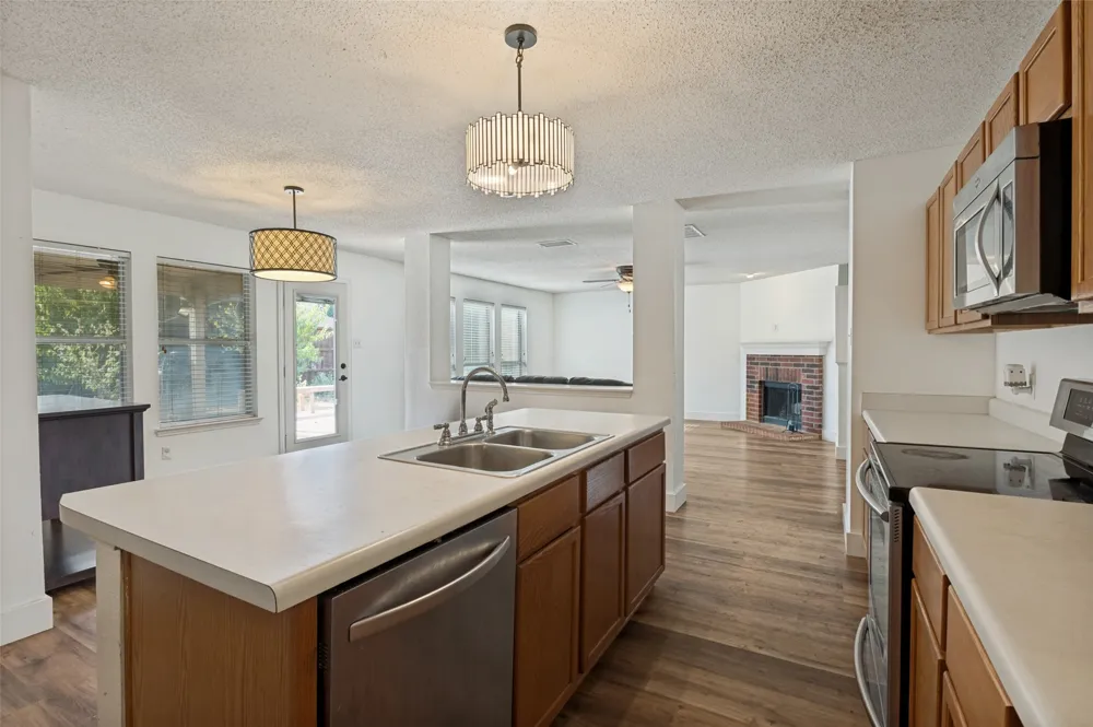 1421 Logan Drive Lancaster, TX 75146