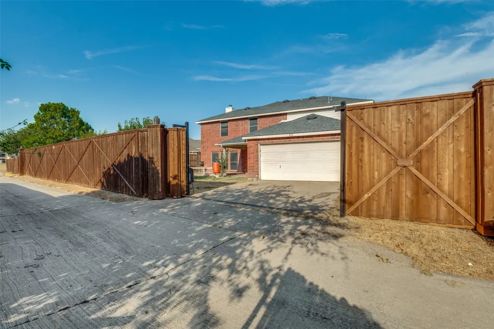1421 Logan Drive Lancaster, TX 75146