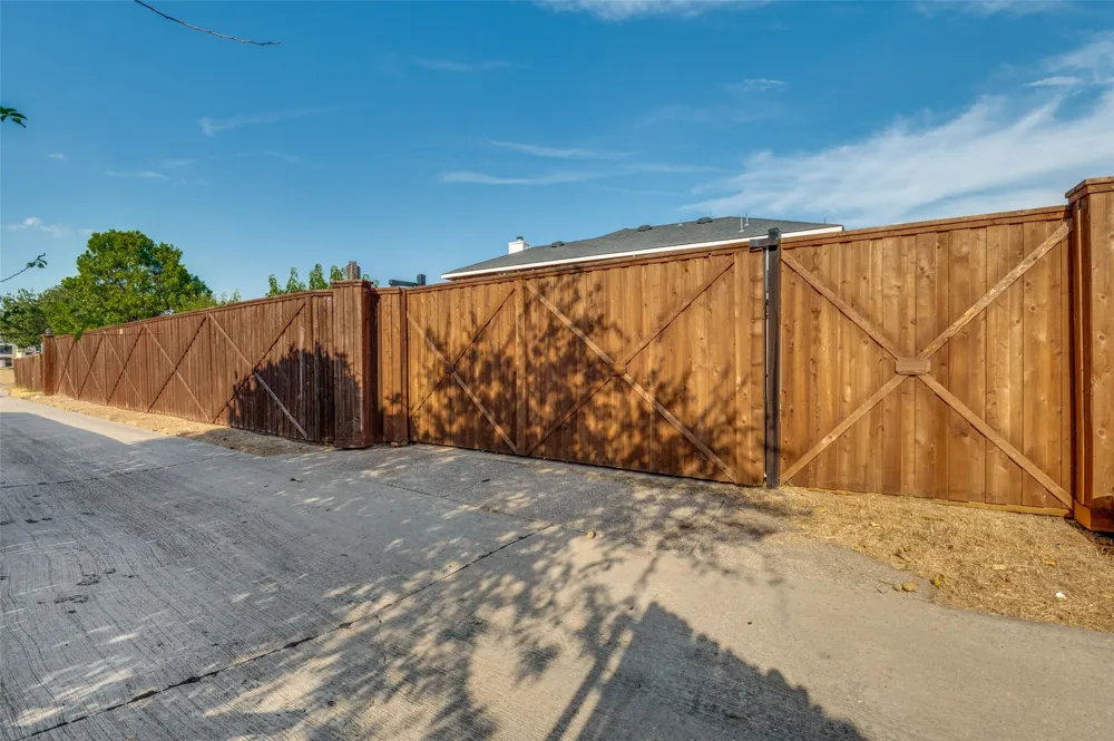 1421 Logan Drive Lancaster, TX 75146