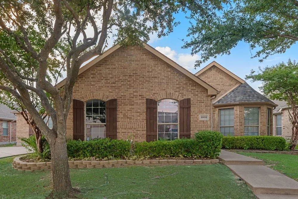 1009 Dancing Waters Avenue Forney, TX 75126