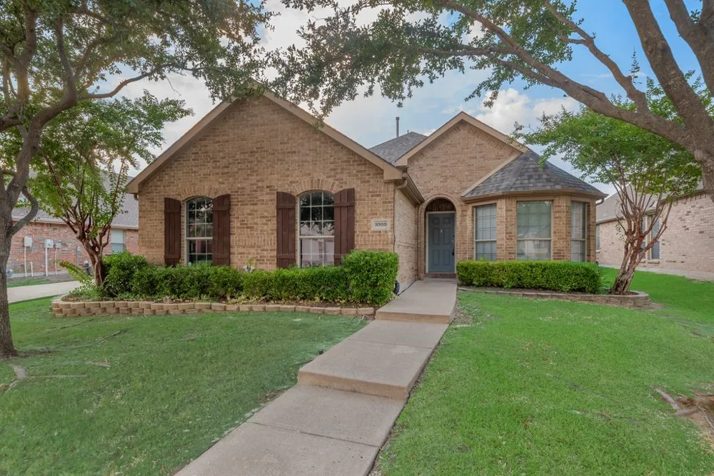 1009 Dancing Waters Avenue Forney, TX 75126