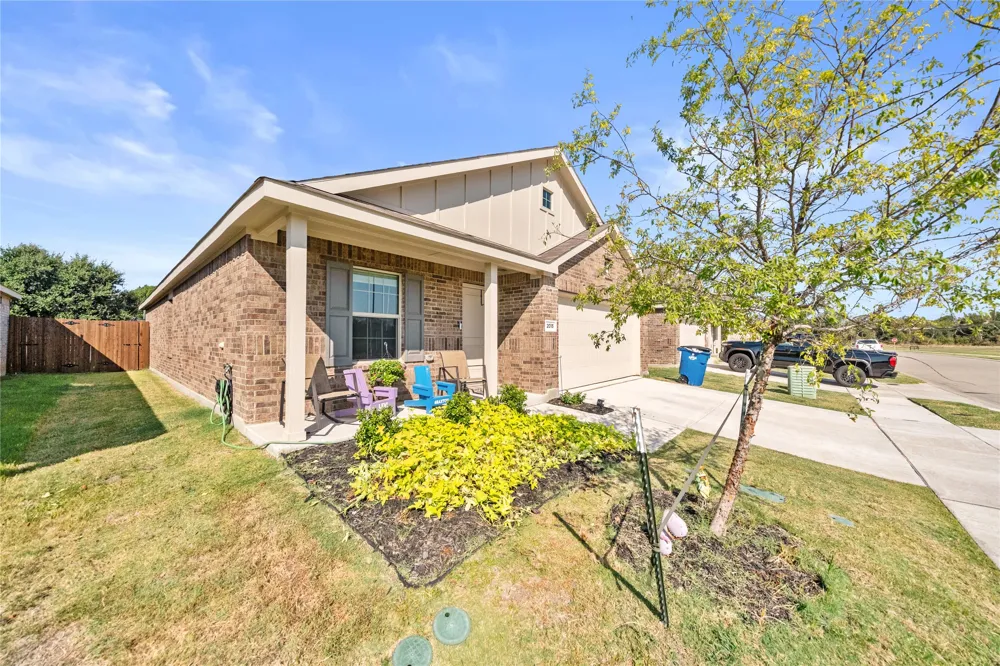 2015 Ava Drive Ennis, TX 75119