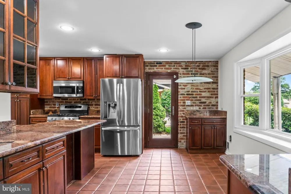11820 ENID DRIVE Potomac, MD 20854