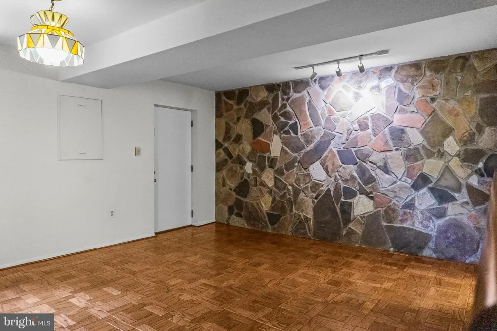 11820 ENID DRIVE Potomac, MD 20854
