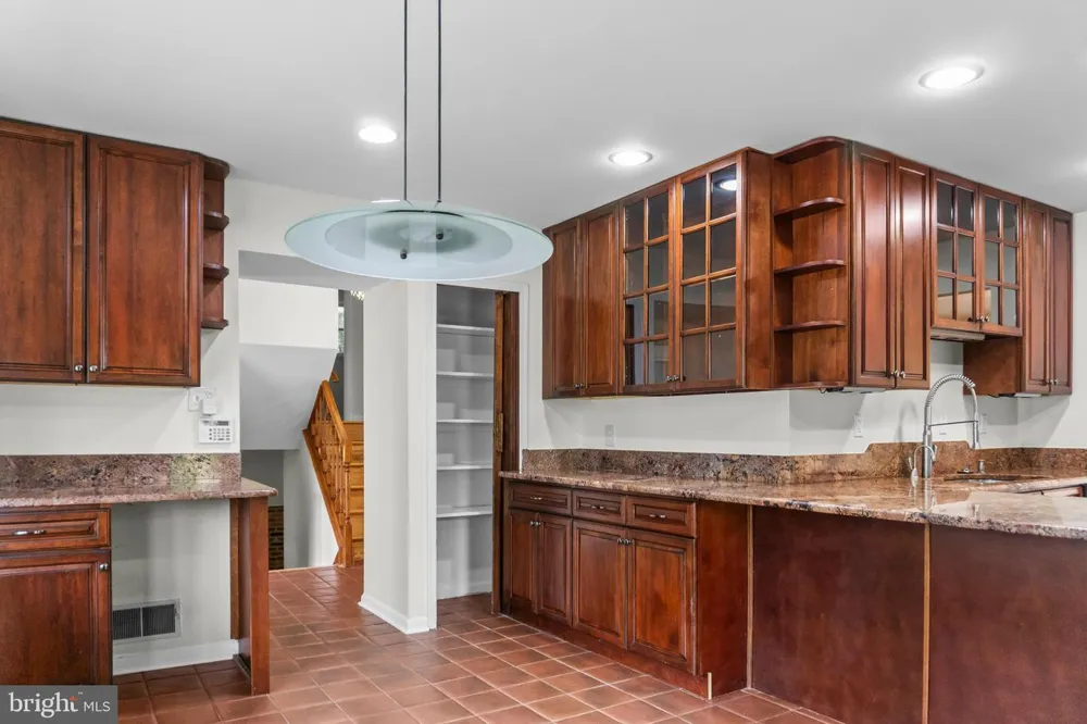 11820 ENID DRIVE Potomac, MD 20854