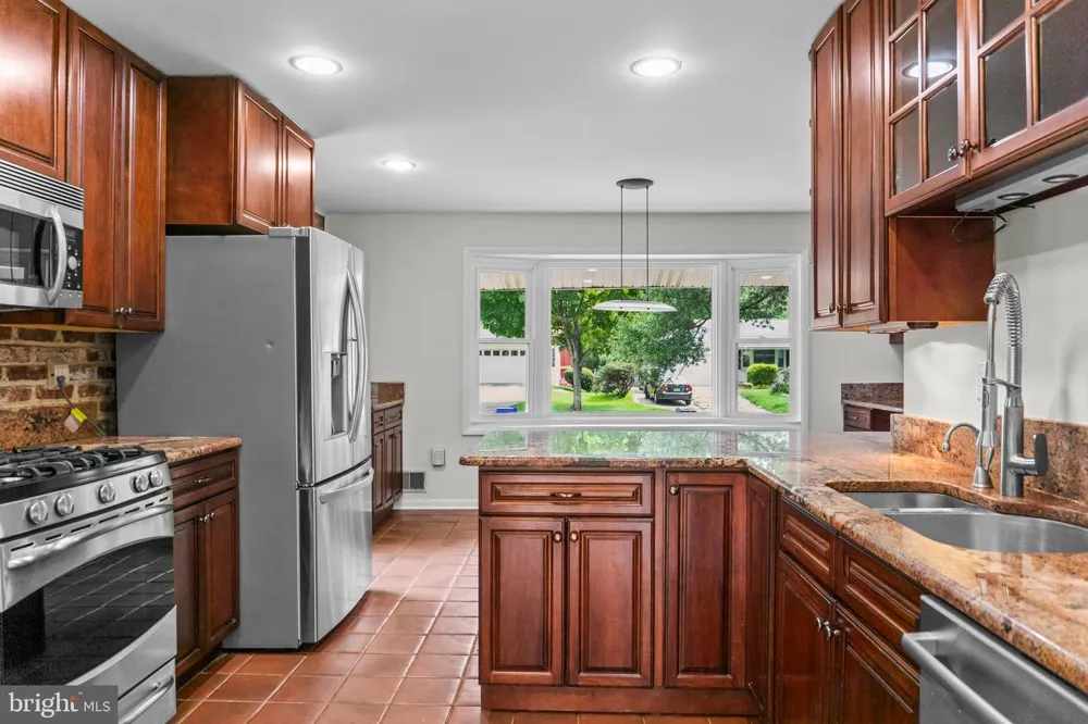 11820 ENID DRIVE Potomac, MD 20854
