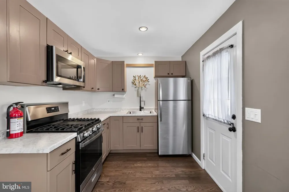 32 STANFORD ROAD Cherry Hill, NJ 08034
