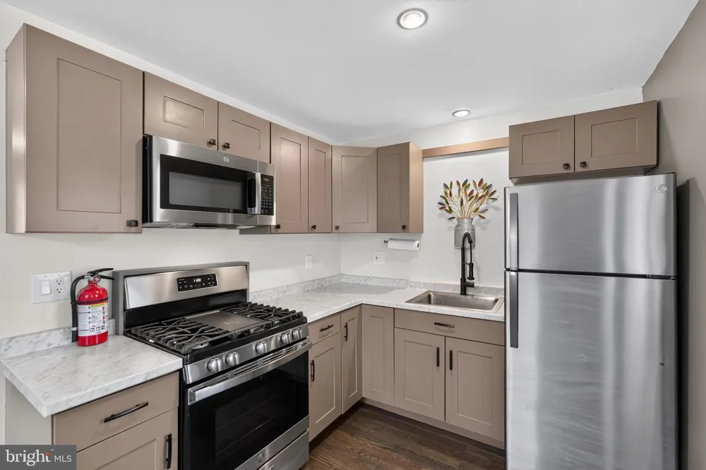 32 STANFORD ROAD Cherry Hill, NJ 08034