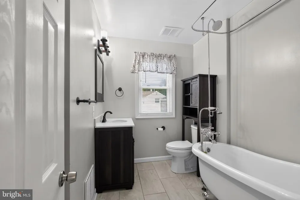 32 STANFORD ROAD Cherry Hill, NJ 08034