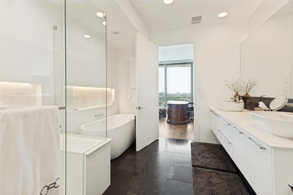 3130 Harwood Street #2305 Dallas, TX 75201