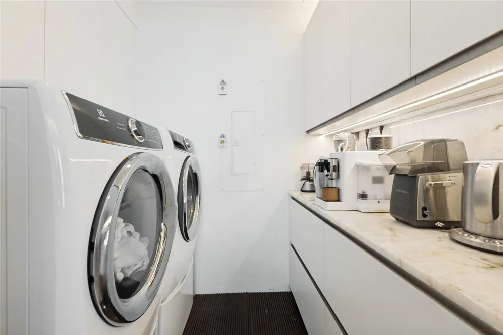 3130 Harwood Street #2305 Dallas, TX 75201