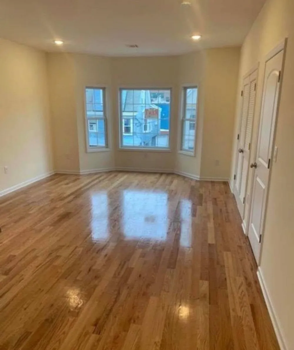 206 JOHN ST Harrison, NJ 07029