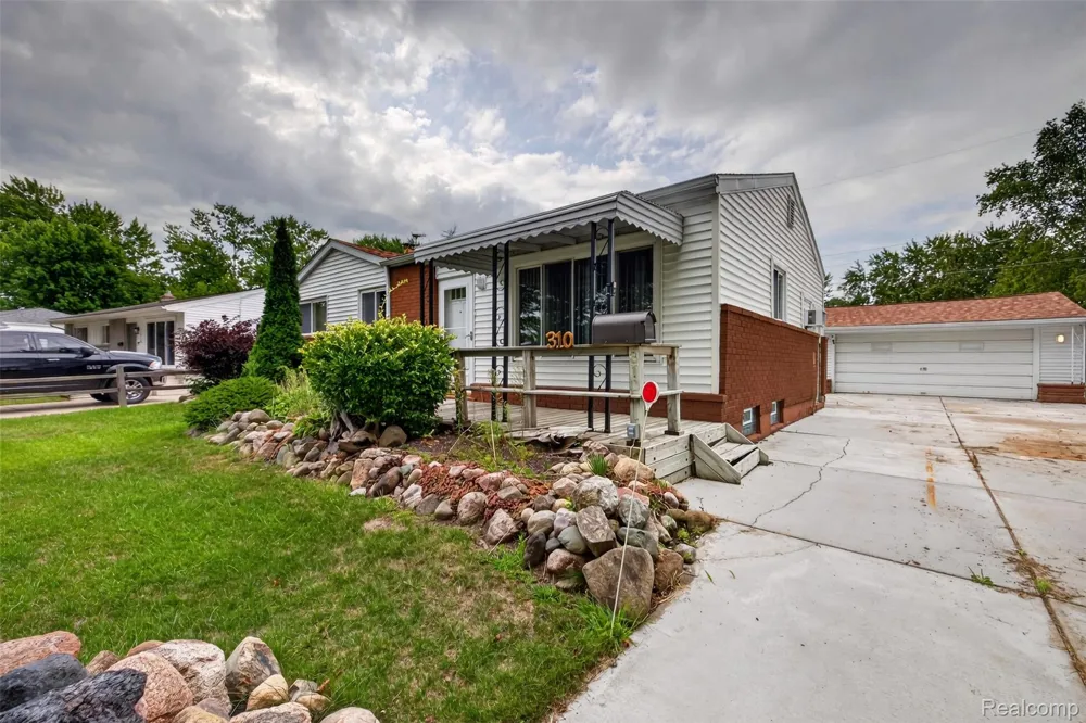 310 Tamarac Drive Davison City, MI 48423