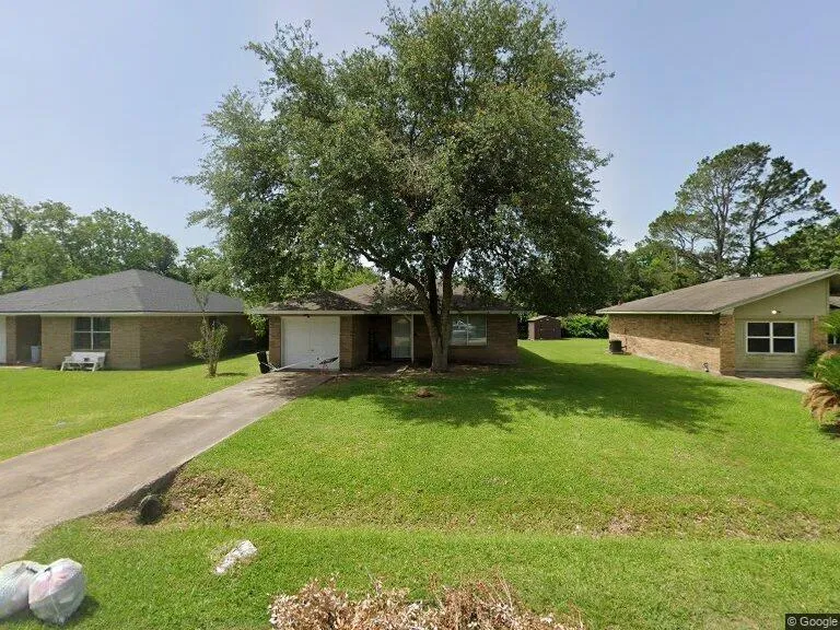 6617 N Lincoln Drive Hitchcock, TX 77563