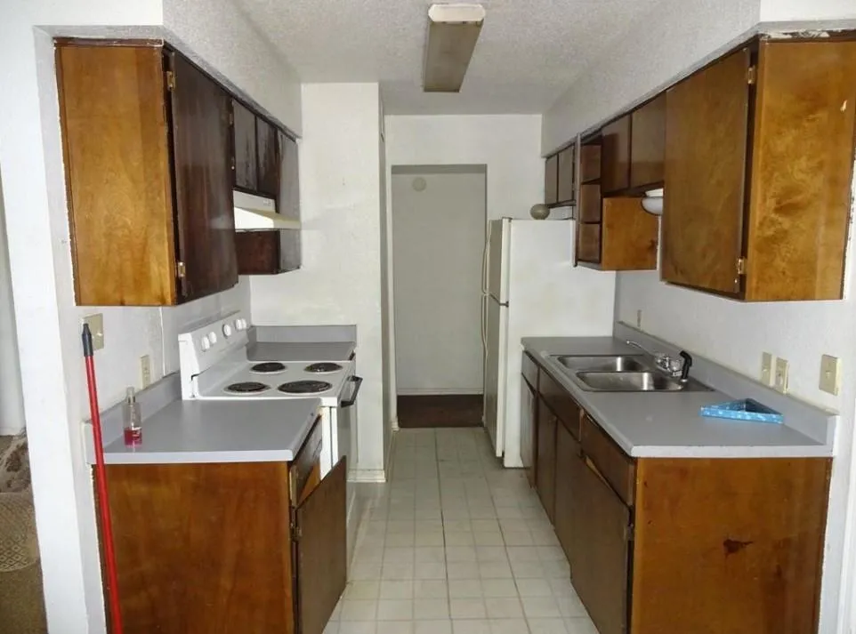 6617 N Lincoln Drive Hitchcock, TX 77563