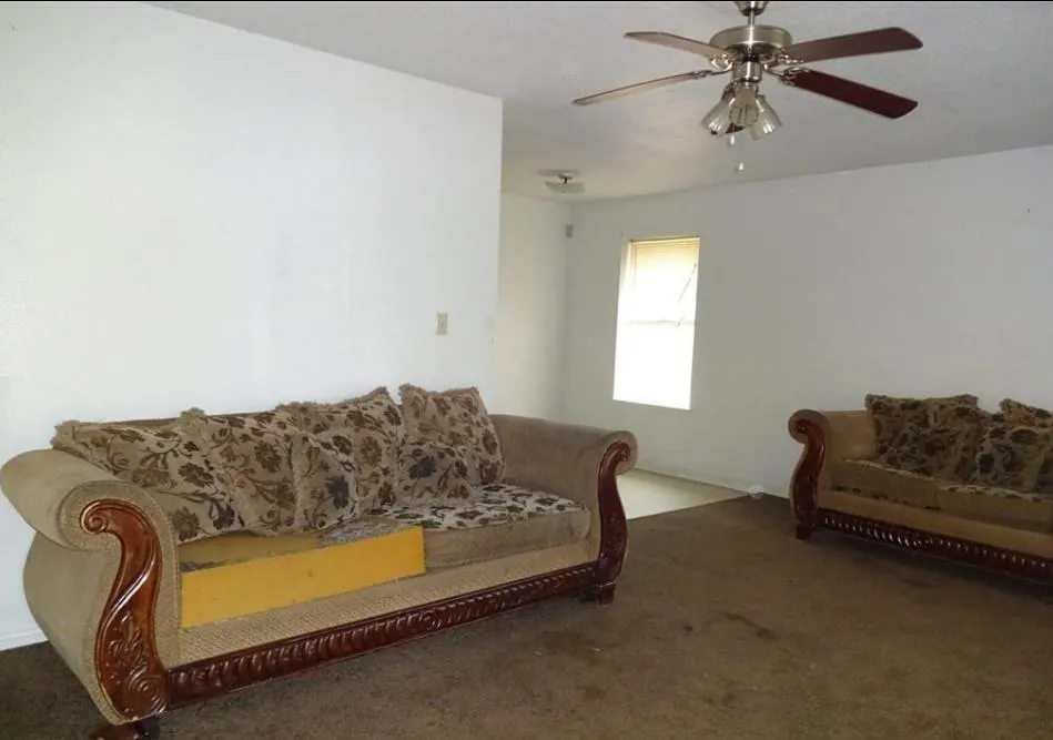 6617 N Lincoln Drive Hitchcock, TX 77563