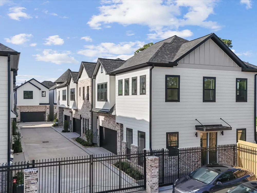 2593 Paul Quinn Street Houston, TX 77091